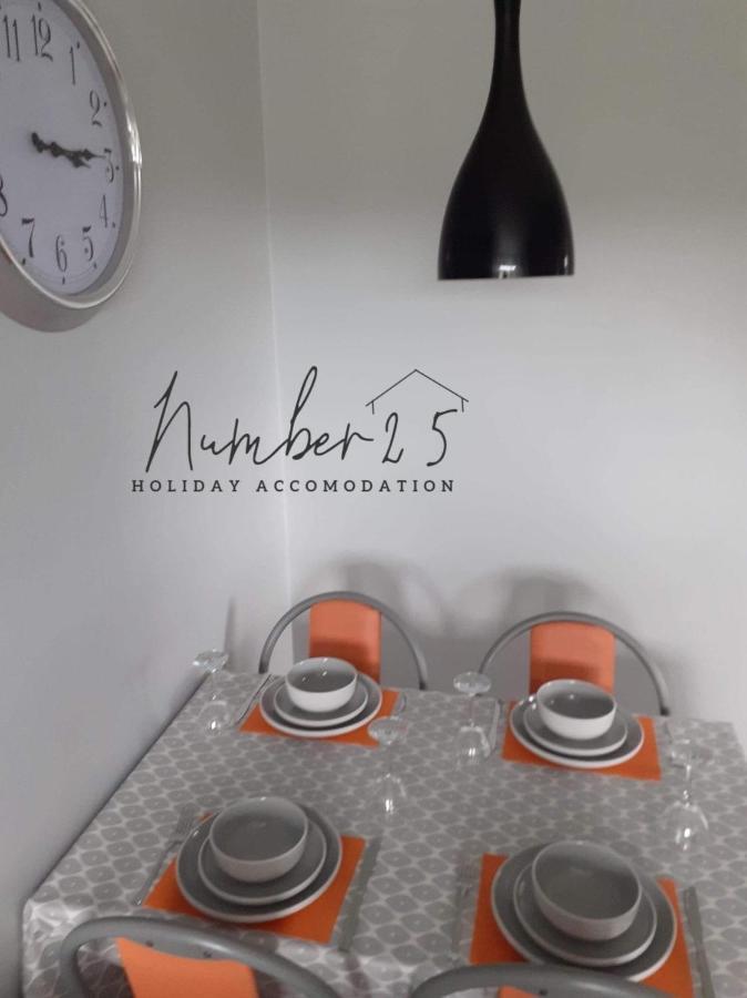Number 25 Self Catering Apartments Ederney Ardess 외부 사진