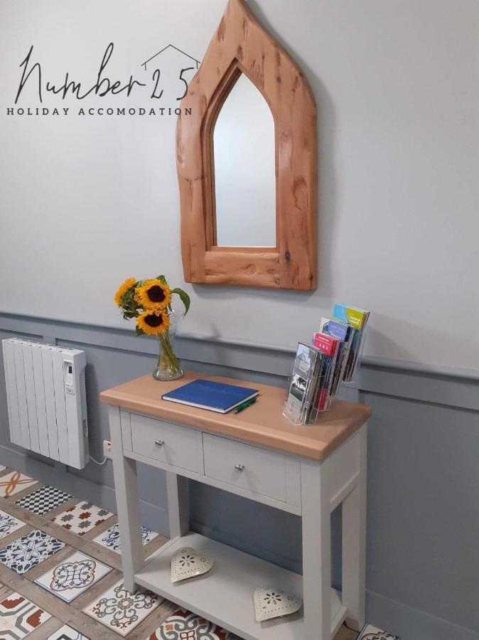 Number 25 Self Catering Apartments Ederney Ardess 외부 사진