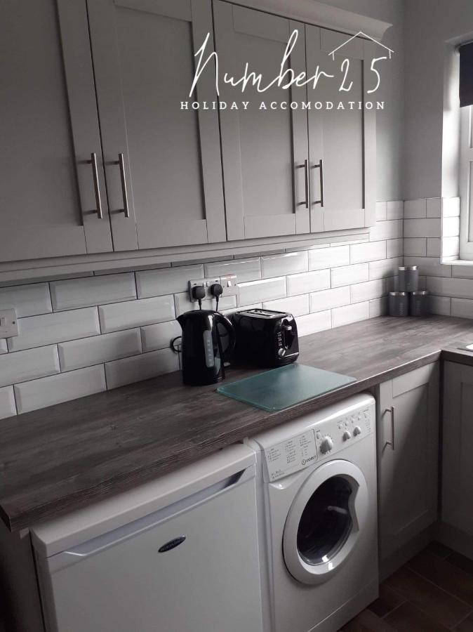 Number 25 Self Catering Apartments Ederney Ardess 외부 사진